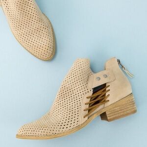 Mi.iM Ariel Leather Heeled Ankle Booties with Stacked Heel Zip Back in Taupe, 10